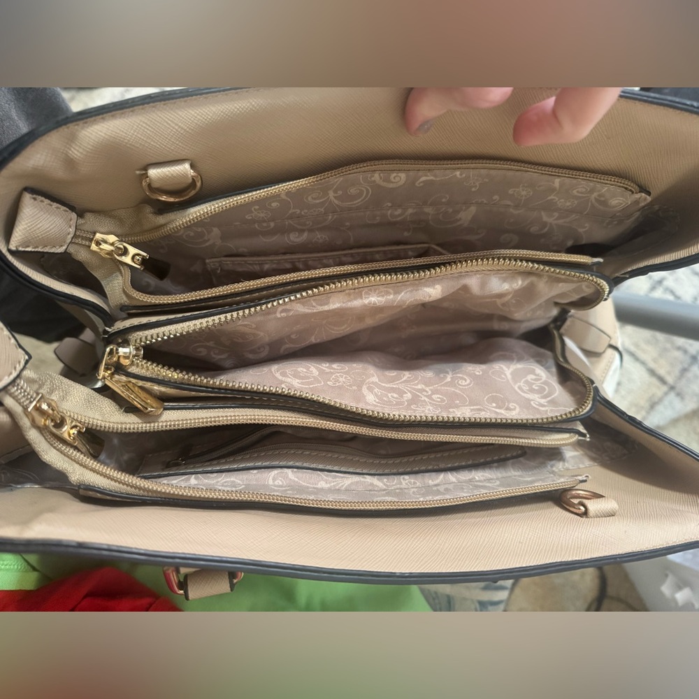 Large bag from SHEIN striped 3 compartment tan/white - Picture 7 of 7